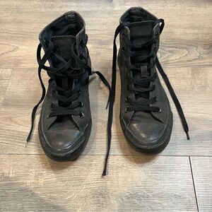 Black high top converse Chuck Taylor size 4M/6W